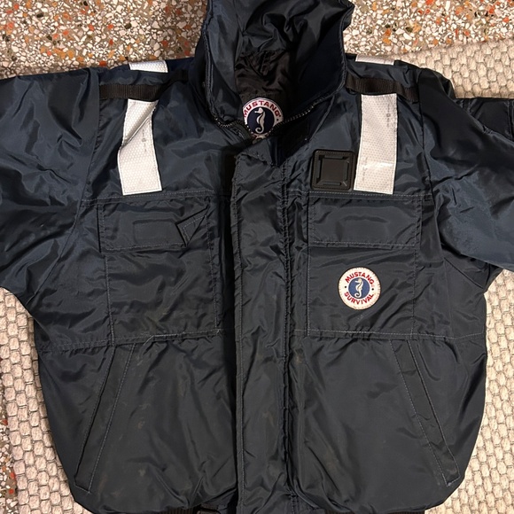 Mustang Float Coat - Picture 2 of 4